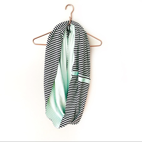 Lululemon | Mint Black Vinyasa Striped Scarf